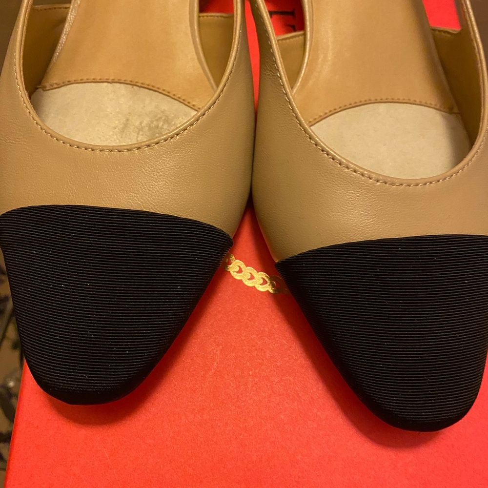 Vaneli Aliz Two-Tone Tan and Black Slingback Heels Size 7 - Picture 10 of 15